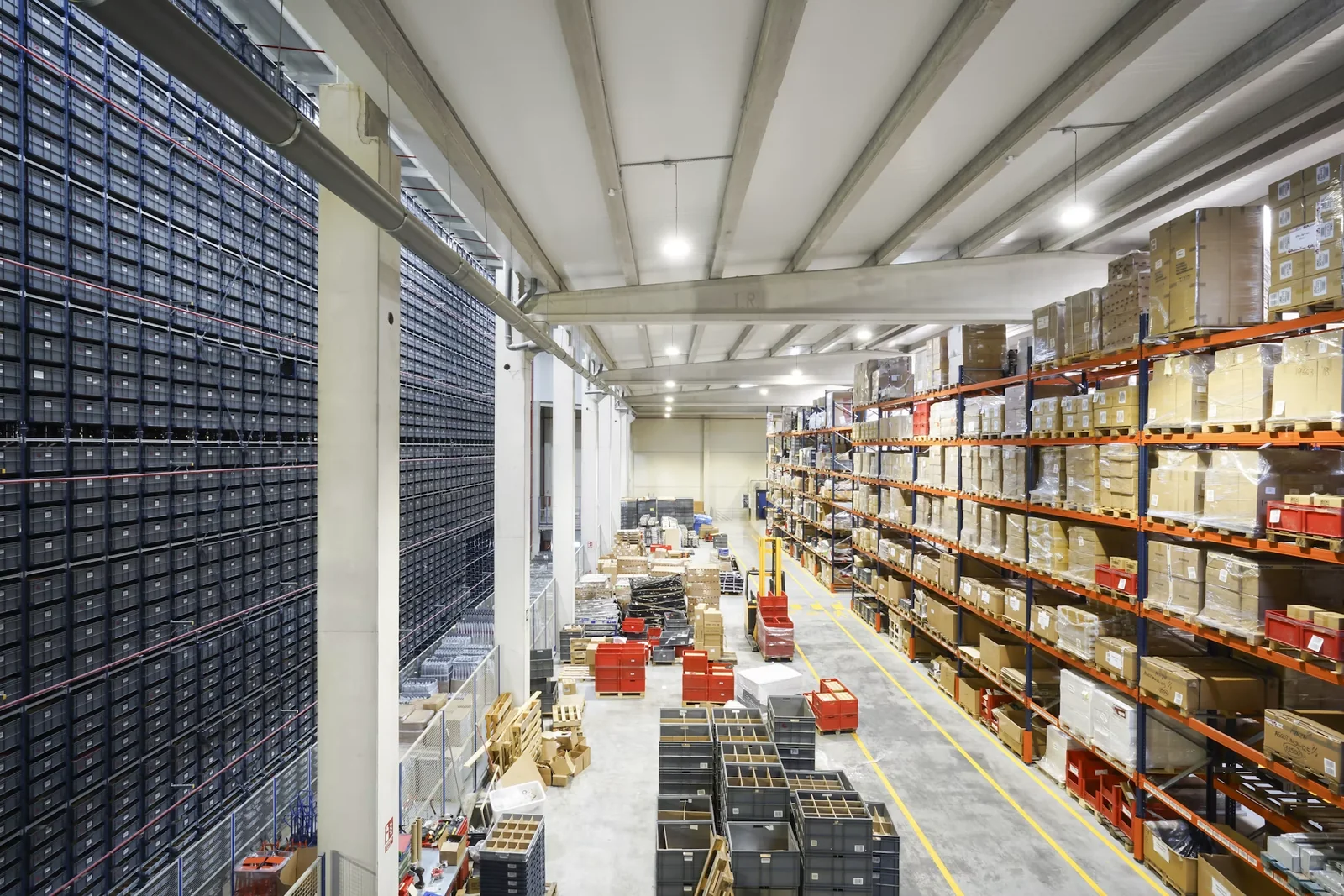 Organized e-commerce warehouse operation